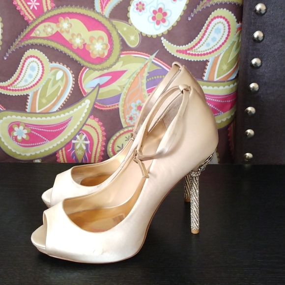 🔥SALE🔥BADGLEY MISCHKA SATIN JEWELED PEEP TOE STILETTOS SIZE 7 - Picture 4 of 6
